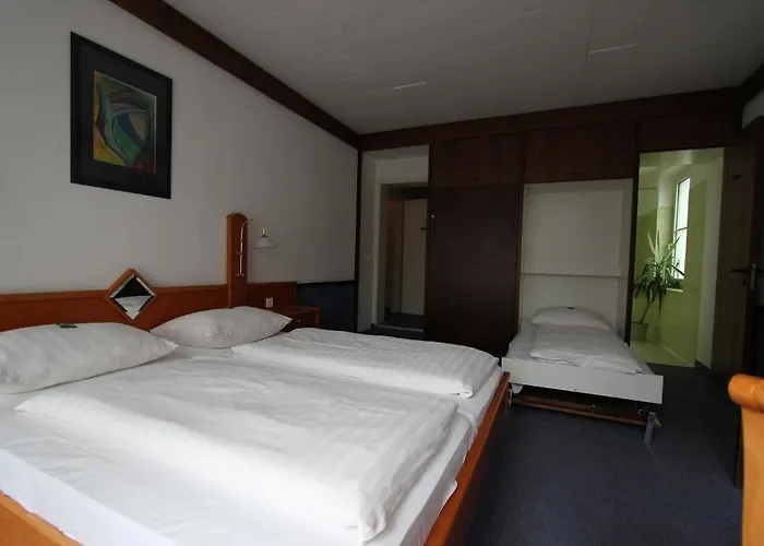 Leano Hotell 3*